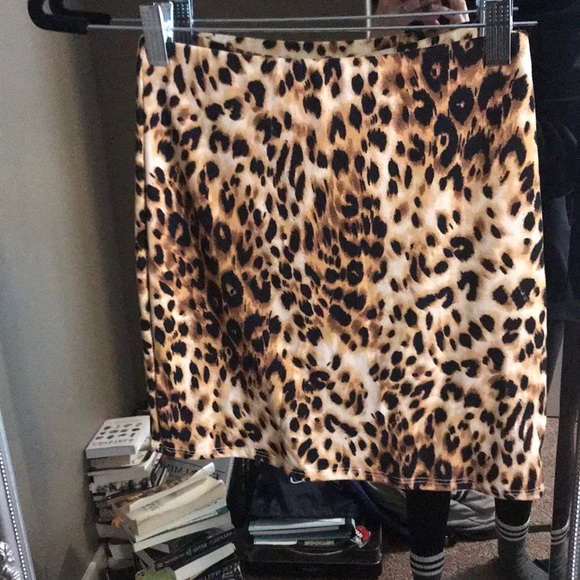 High Waisted Leopard Print Mini Skirt - Picture 3 of 3